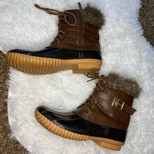 Duck boots
